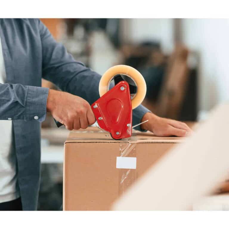 48mm Tape dispenser + 6 Packaging Tapes 5 REM02 48mm Tape dispenser 6 Packaging Tapes In Use